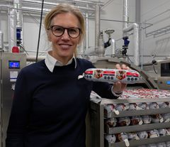 Elin Prangerød er direktør for forretningsområdet Kjæledyr i Felleskjøpet Agri. Nylig var hun i Sverige og deltok på åpningen av den nye produksjonslinja ved Halla Petfood.