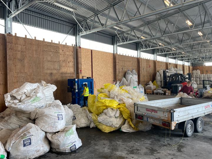 KLAR FOR INNSAMLING: Felleskjøpet gjør seg klar for å samle inn nye, store mengder med brukte storsekker.
