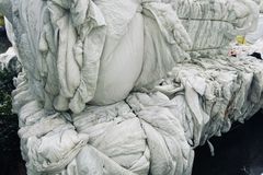 Felleskjøpet samlet i 2024 inn 1100 tonn landbruksfolie gjennnom sin egen ordning. Plast fra denne ordningen skal nå resirkuleres i Halden.