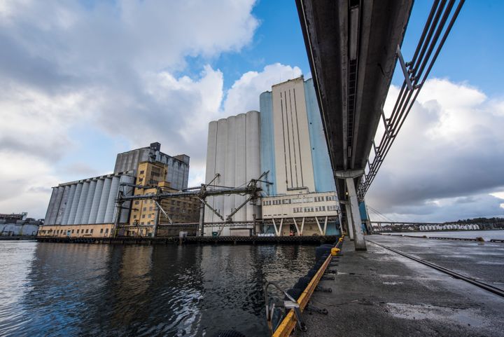 OMREGULERING: Mandag denne uka vedtok bystyret i Stavanger detaljreguleringen av Mølleneset i Stavangers østre bydel. Stavanger havnesilo var tidligere statlig beredskapslager for matkorn, men er i dag eid av Felleskjøpet Agri. Anlegget brukes i dag som kommersielt lager i bondesamvirkets egen varestrøm.