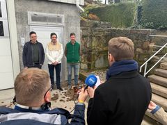 Landbruks- og matminister Nils Kristen Sandtrøen leste opp juryens begrunnelse på tunet på Nøtterøyr.