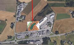 Flyfotoet viser hvor den nye avdelingen på Gråmyra blir plassert.