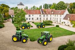 UTVIDES: 6R-serien fra John Deere har vært svært populær siden den ble lansert høsten 2021. Nå kommer flere nye modeller.