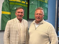 Etableringssjef Eirik Jensen (t.v.) i Agri Eiendom og Terje Viken i Login Group ser fram til et godt samarbeid for å realisere planene for den nye Felleskjøpet-avdelingen på Gråmyra i Levanger.
