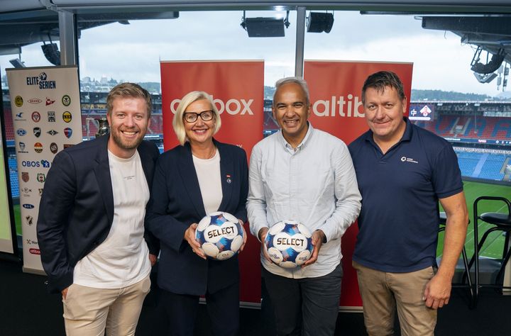 Altibox har inngått ny langsiktig samarbeidsavtale med Norsk Toppfotball. Fra venstre: Toppfotballsjef Jens Haugland, sponsorsjef i Altibox; Vibecke Utengen, direktør for privatmarkedet i Altibox; Shiraz Abid og kommersiell leder i Norsk Toppfotball; Pål Breen. (Foto: Tor Orset)