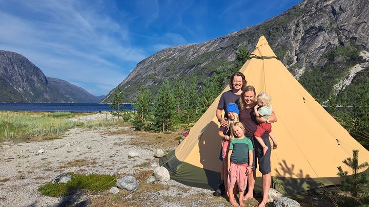 Alexander Read med familien på tur.