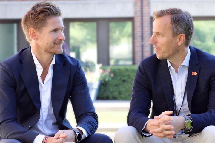 Jørgen Breiland Harsem, administrerende direktør i Legala og Magnus Egeberg, administrerende direktør i Mastercard Payment Services. Foto: Torunn Fritzvold