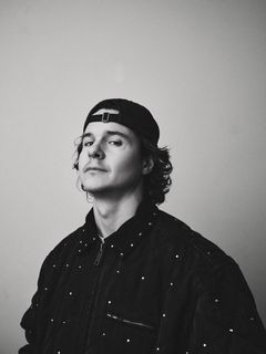 LUKAS GRAHAM