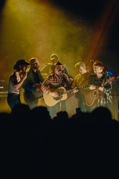 Tobias Sten med band.