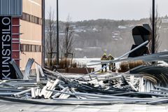 Meteorologisk institutt tar nå i bruk NTBs presseklient for å formidle farevarsler direkte til norske medier. Bildet viser uværet Daves herjinger med Kunstsiloen i Kristiansand i vår. Foto: Tor Erik Schrøder / NTB (Bildet skal kun brukes i forbindelse med saken.)