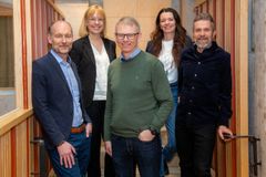 Juryen for NTBs språkpris (f.v.): Knut Olav Åmås (direktør i Fritt Ord), Åse Wetås (nasjonalbibliotekar), Ole Kristian Bjellaanes (redaksjonssjef i NTB og juryleder), Siri Skaalmo (leder i Institutt for journalistikk) og Vidar Lynghammar (språkkonsulent i NTB Arkitekst). Foto: Thomas Brun / NTB Kommunikasjon.