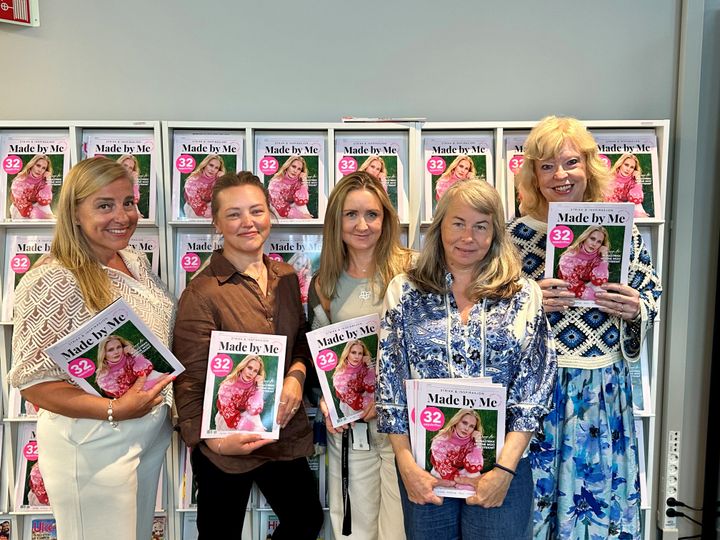 Denne kreative gjengen står bak lanseringen av strikke- og heklemagasinet Made By Me. Fra venstre: Kjersti Moen, Hanne Therese Myhr, Maria Smith Nygård, Hanne Stensvold og Åse Egeland.