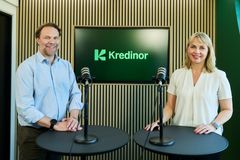 Analysesjef Alexander Tinholt og direktør for bærekraft og kommunikasjon Melita Ringvold i Kredinor presenterte fersk innsikt om utvikling av inkassotall i Norge