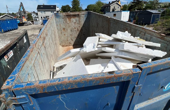Gjenbruk av isolasjonsmaterialer fra riving kan redusere plastavfallet fra byggenæringen med tusenvis av tonn i året. Foto: Svein Tore Larsen / Bewi