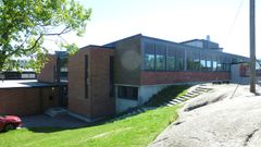 Trosvik skole var det første av Fredrikstads kommunale formålbygg som fikk solceller på taket og vil også bli det første bygget som får installert batterisystem for å utnytte solenergien bedre.