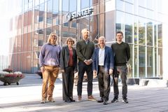 Fra venstre Åsmund Ervik, SINTEF/CTO Previse, Mona Mølnvik, forskningssjef SINTEF Energi, Jon Magne Johansen, SINTEF/CEO Previse, Inge Gran, adm. dir. SINTEF Energi og Ole Meyer, SINTEF/COO Previse.