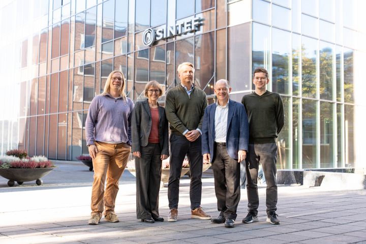 Fra venstre Åsmund Ervik, SINTEF/CTO Previse, Mona Mølnvik, forskningssjef SINTEF Energi, Jon Magne Johansen, SINTEF/CEO Previse, Inge Gran, adm. dir. SINTEF Energi og Ole Meyer, SINTEF/COO Previse.