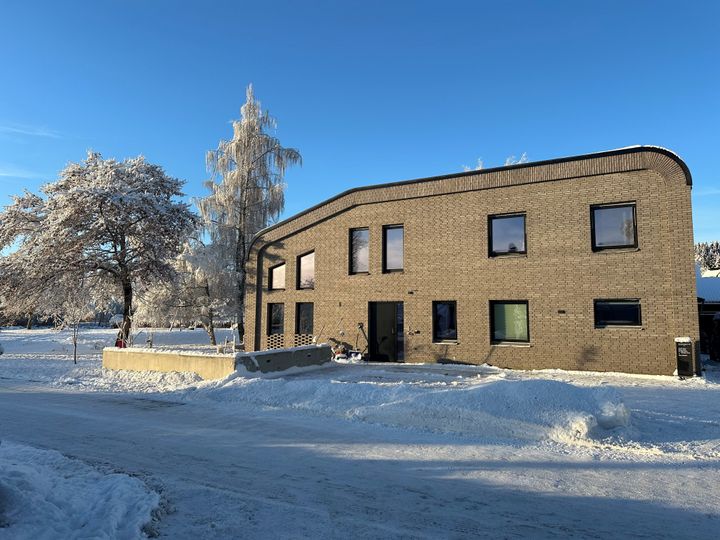 Teglfasader må forankres slik at de kan motstå en vinterstorm og tåle temperaturbevegelser. Foto: Fredrik Slapø/SINTEF