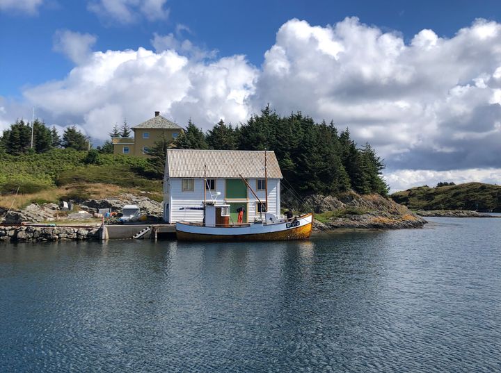 Gamle naust som dette på Bulandet i Vestland kan få nytt liv og bli en viktig ressurs for både natur og lokalsamfunn. Foto: Kathrine Nitter/SINTEF