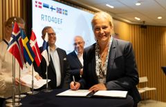 Brussel, 9. juni: SINTEFs konsernsjef Alexandra Bech Gjørv signerer avtalen som etablerer alliansen RTO4DEF, en nordisk-baltisk forsvarsforskningsallianse der ledende forskningsinstitutter går sammen for å styrke Europas totalforsvar og motstandskraft.