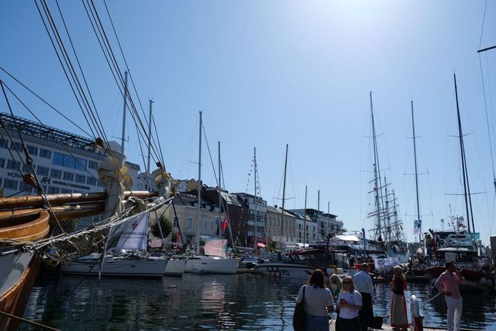– Arendalsuka er en viktig møteplass hvor vi tar med vår kunnskap inn i samfunnsdebatten og samtidig tar pulsen på hva som rører seg i de næringene vi jobber med, sier konserndirektør Siri Hunnes Blakstad i SINTEF Community.