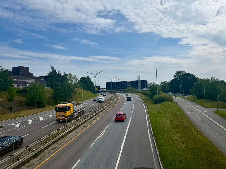 Om politikerne vil, kan resultatet bli redusert kø, bedre trafikksikkerhet, lavere utslipp og et mer rettferdig betalingssystem for de som ferdes på veiene. Foto: Kathrine Nitter