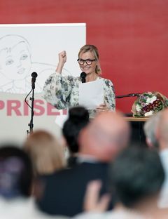 Ingrid Gjessinge Velhaven holdt en fantastisk tale for fjorårets vinnere. Foto: Shane Colvin/UiO