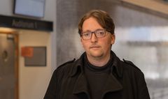 Når Mikkel tenker tilbake på egen skolegang, blir han forbanna. — Hadde skolen vært lagt opp annerledes, kunne barn som meg fått brukt evnene sine på en helt annen måte, sier han.