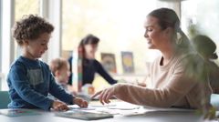 Forskere bak ny studie mener Norge må satse mer på spesialpedagogisk kompetanse i barnehagen, flere spesialpedagoger og klarere retningslinjer for kartlegging og oppfølging.