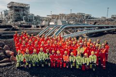 Gjester fra Tyskland, Polen og Norge feiret åpningen av Ormen Lange havbunnskompresjon sammen med årets lærlingekull på Nyhamna. Mange av  de nye lærlingene er født i 2007,  samme år som Ormen Lange startet produksjonen.