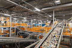 NIR OG AI: Anlegget bruker både NIR-maskiner (infrarød teknologi) og AI for å finsortere plasten i ulike kvaliteter.