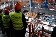 ENESTE I NORGE: Finsorteringsanlegget kan ta i mot 90 000 tonn plastemballasje og er 13 000 kvadratmeter stort.