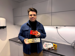 Husk å skrive tydelig navn og nummer på kartongene dine for å delta i Returkartonglotteriet