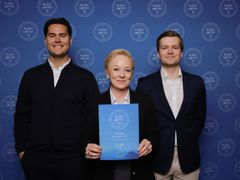 NOMINERT: Weenaas Workwear var nominert for prisen reduksjon av unødvendig plast. Bjørn-Erik Krogsvold, Charlotte Schrader og Martin Hammershaug,