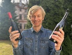 VINMONOPOLET: Rolf Erling Eriksen og Vinmonopolet har stilt strenge krav til sine emballasjeleverandører. Det sikret dem en nominasjon til Plastløfteprisene. FOTO: Grønt Punkt Norge