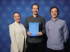 NOMINERT: Orkla Health var nominert for prisen design for gjenvinning. Line Berg Dørum, Jakob Strömner og Daniel Bondeson. Foto: Herman Ekendahl-Dreyer / Grønt Punkt Norge