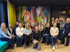 Gruppebilde av representanter i EPoS Norden og prosjektkoordinatorer og ledelse fra Universitetet i Oslo.