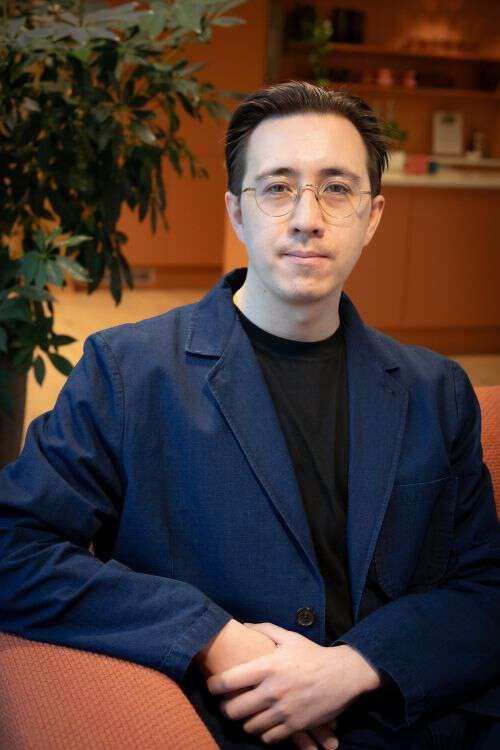 portrett av en mann i blazer