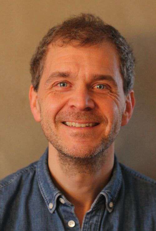 portrett av smilende mann