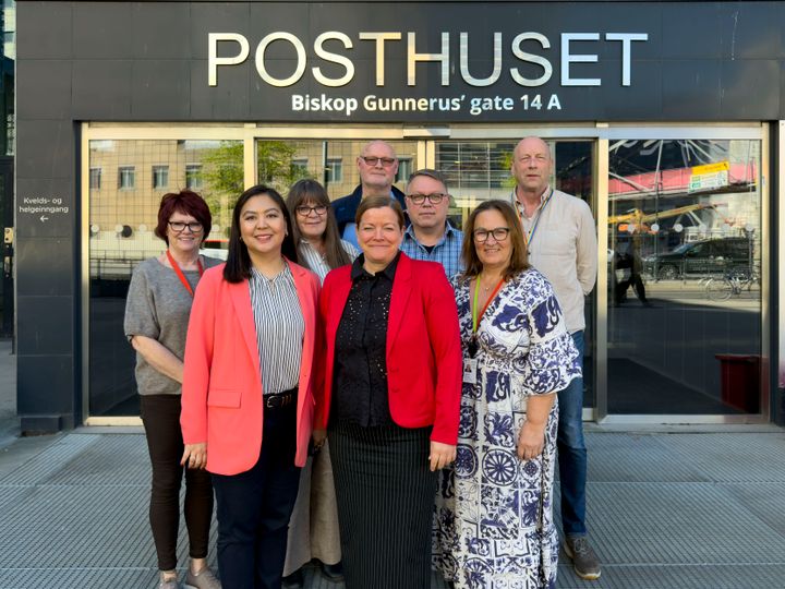 Fagforbundets forhandlingsdelegasjon i lønnsoppgjøret for ansatte i Posten Bring AS. Fra venstre: Tove Rundtom, Candy B. Olsen, Judith Olafsen, Cathrine S. Ertsås, Jarle Eide, Helge Sørli, Jacqueline Hopkinson og Knut Marius Lydvo.