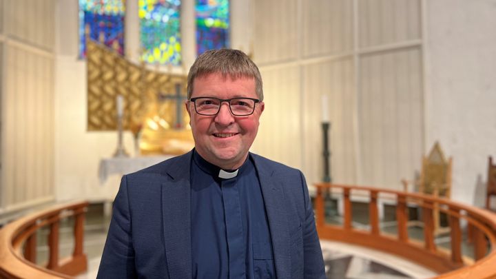 – Kirkene skal være trygge og åpne rom for barn og unge, sier Svein Valle som er ny biskop i Sør-Hålogaland bispedømme.