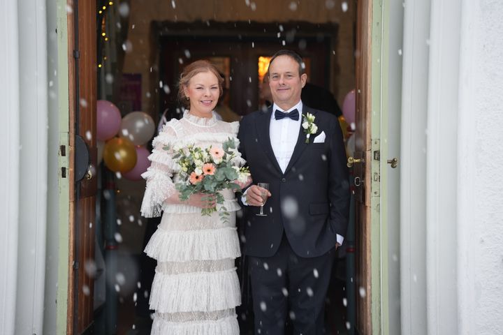 Et av parene som ble viet på drop-in-bryllup i 2025. I år er det flere kirker som tilbyr dette enn noen gang (foto: Gyrid Cecile Nygaard / Den norske kirke).