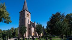 Hans Majestet Kong Haakon, Hennes Kongelige Høyhet Kronprinsesse Ingrid Alexandra, Dronning Sonja og Prins Sverre Magnus deltar på sørgegudstjenesten i Asker kirke, søndag 30. august kl. 11.00.