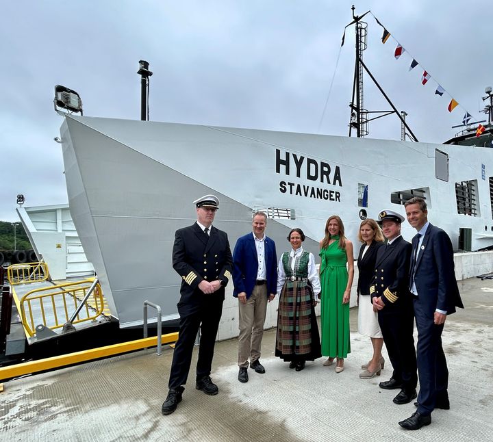 Samferdselsminister Jon-Ivar-Nygård deltok på dåpen av MF Hydra. Foto: SD