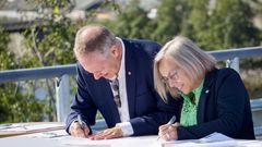 Samferdselsminister Jon-Ivar Nygård og Sigrun Wiggen Prestbakmo, statssekretær i Kommunal- og distriktsdepartementet
