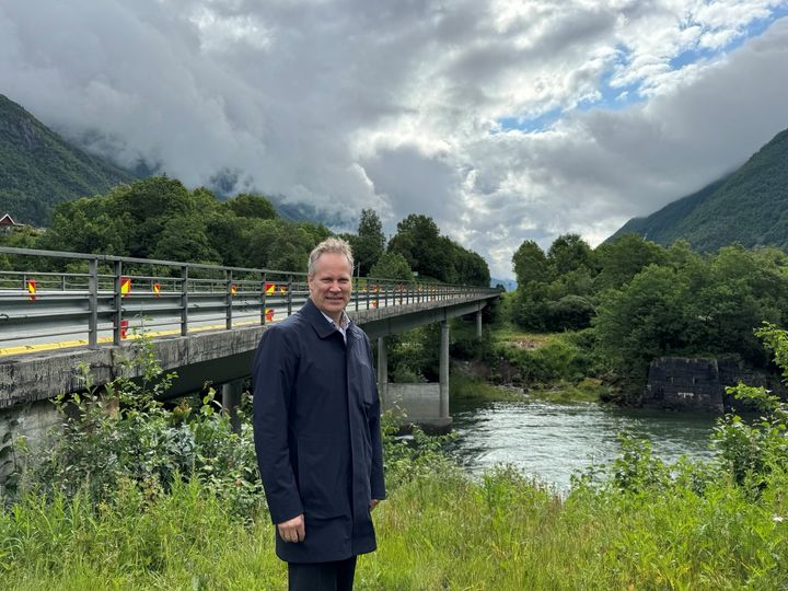 Samferdselsminister Nygård ved dagens Fale bru på riksvei 70