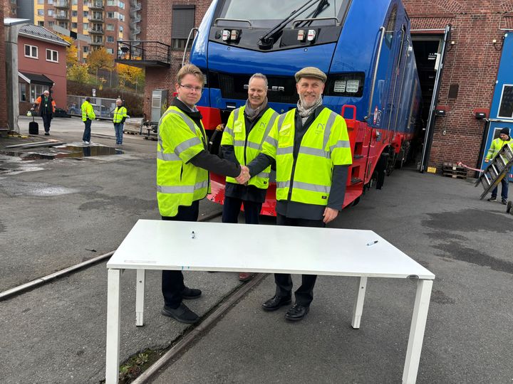 Signering av avtale om innleie av lokomotiv til Nordlandsbanen