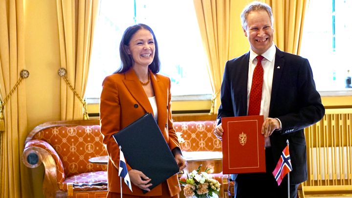 I mars 2025 signerte den finske transportministeren Lulu Ranne og samferdselsminister Jon-Ivar Nygård avtalen.