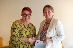 Nestleder i Frivillighet Norge, Rita Hirsum Lystad, og styreleder i KS, Gunn Marit Helgesen.