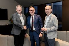 Bilde av Carsten Sørensen, adm.dir. i Caverion Danmark, Kim Robert Lisø, konsernsjef i GK og Lars Sjørring, regionsdirektør eksisterende bygg i GK Danmark